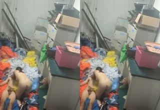 Công nhân lén lút ở kho vải với bí mật gợi cảm