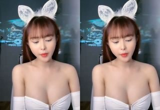 Livestream nóng bỏng cùng em gái thỏ trắng quyến rũ